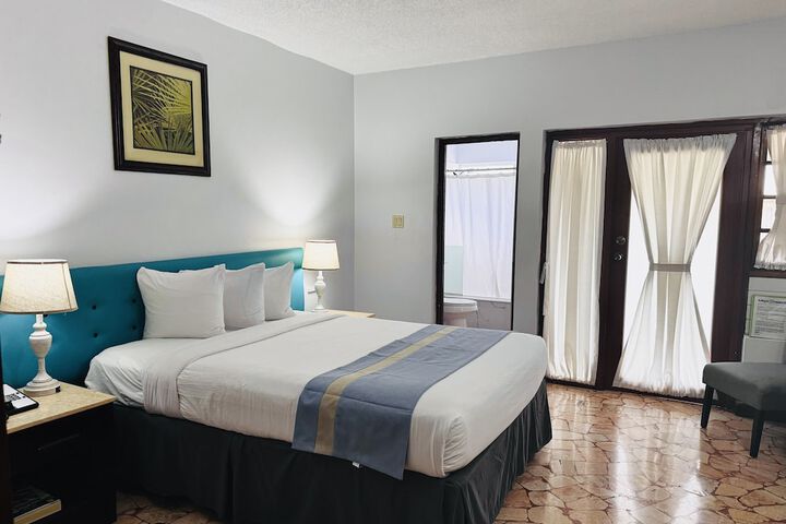 Room 4 of 30