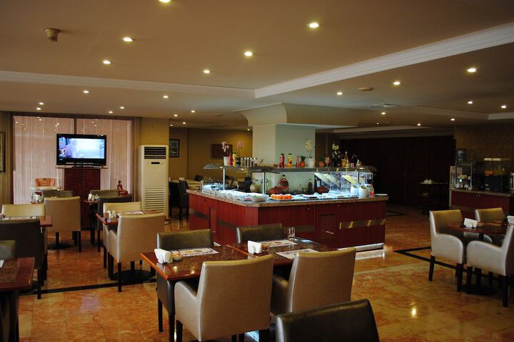 Breakfast area