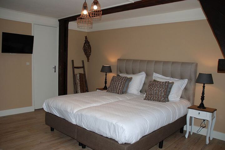Room 14 of 24