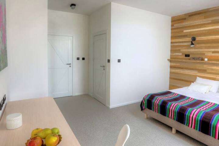 Room 13 of 40
