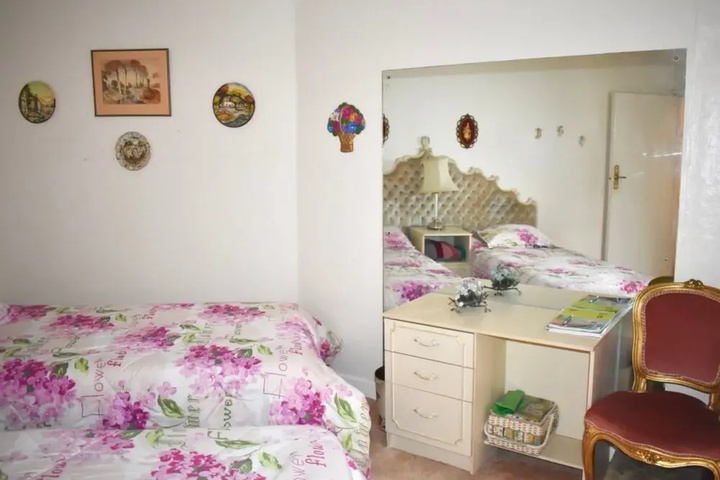 Room 3 of 8