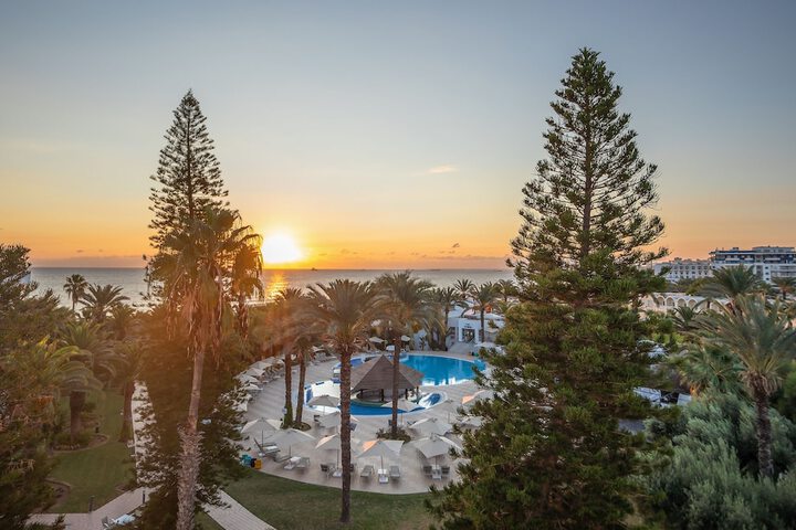 Hotel Pool