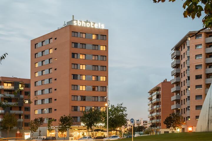 Hotel 27 of 29