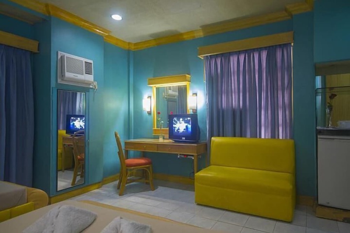 Room 17 of 39