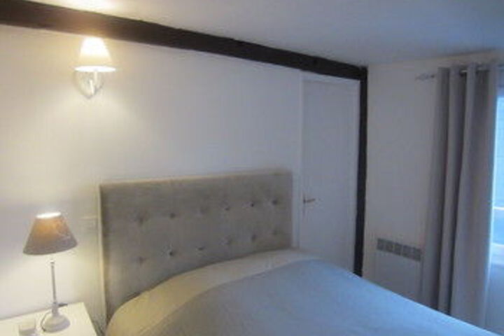 Room 10 of 18
