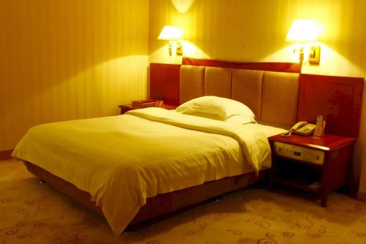 Room 5 of 11