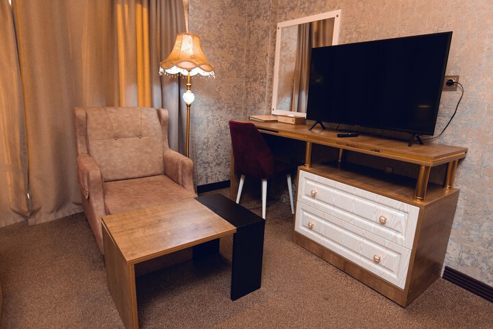 Room 11 of 30
