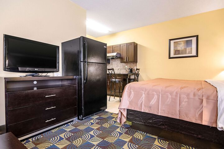 1 King Bed (7 of 14)