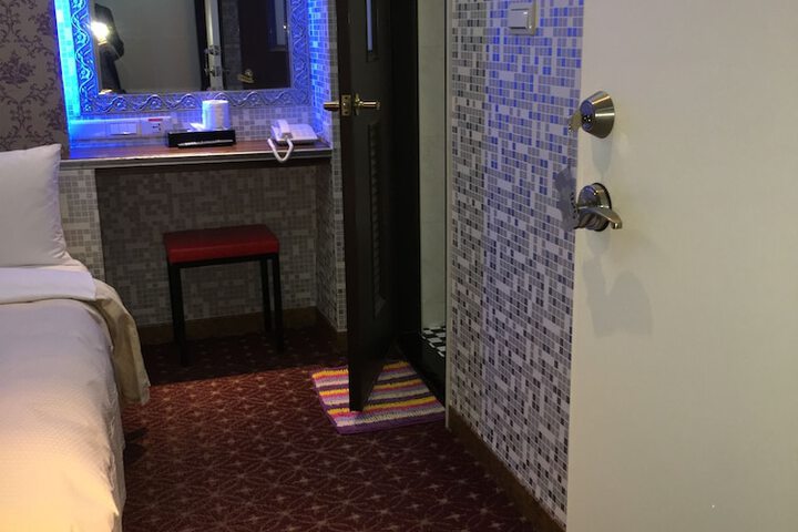 Room 5 of 52
