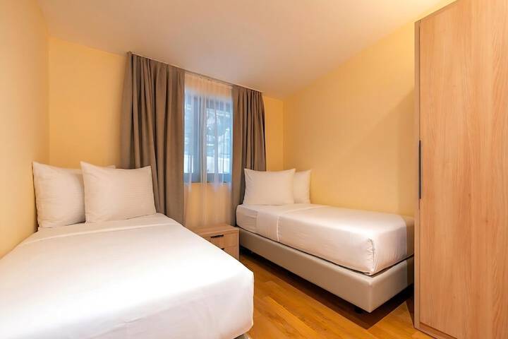 Room 65 of 211