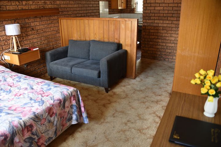 Room 10 of 13
