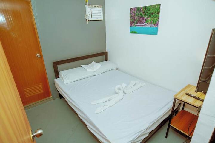 Room 6 of 28