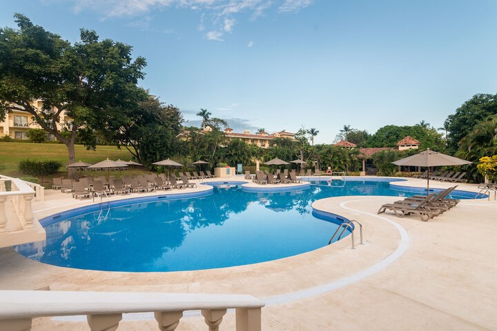 Pool 43 of 163