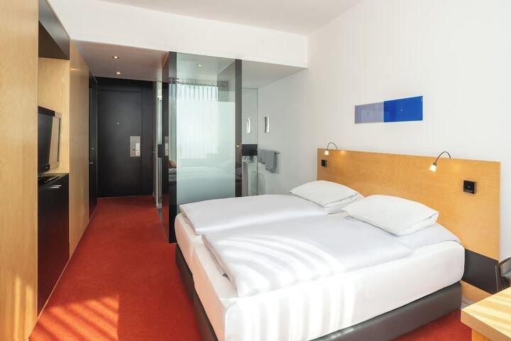 Room 9 of 36