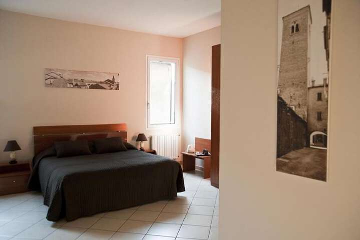 Room 11 of 26