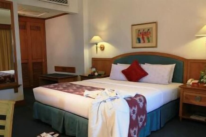 Room 9 of 21