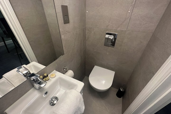 Room 72 of 89