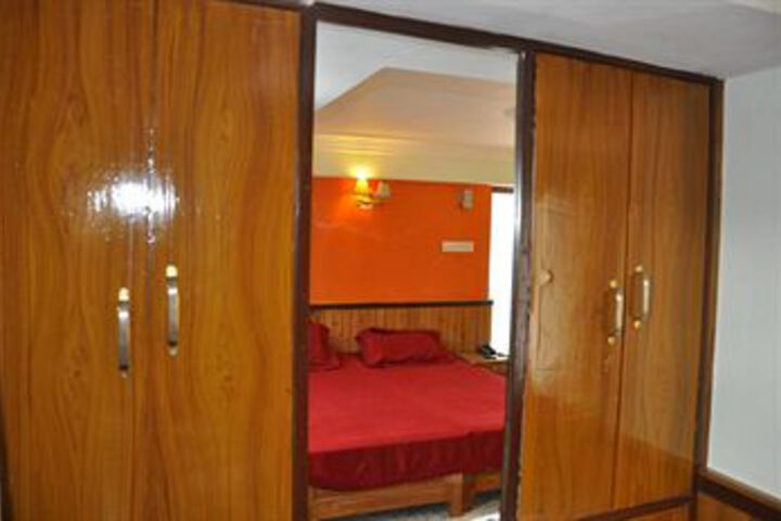 Room 9 of 27