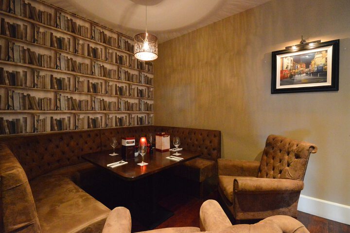 Lounge 44 of 54