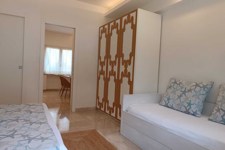 Room 4 of 63