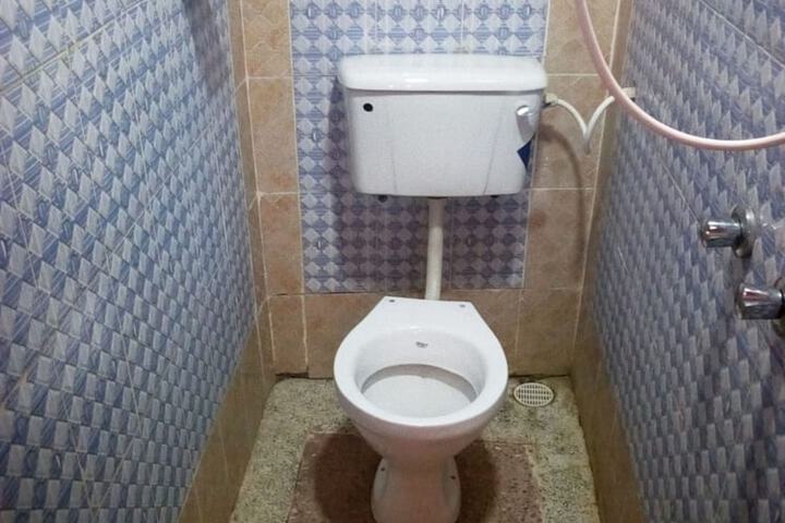 Room 9 of 11