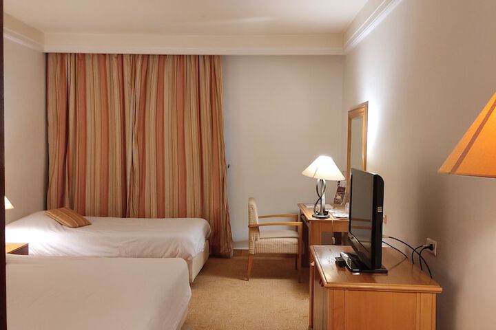 Room 23 of 47
