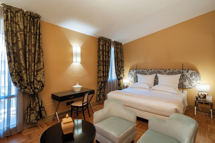 Room 40 of 143
