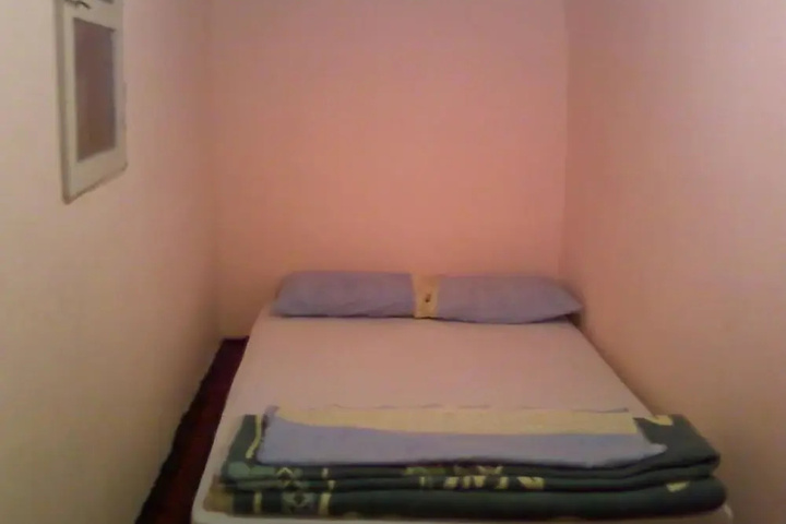 Room 6 of 11