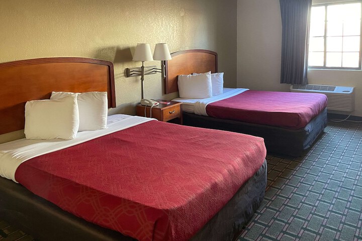 Queen Bed Accessible (3 of 9)