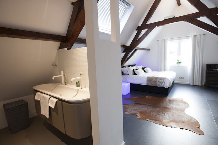 Room 3 of 29