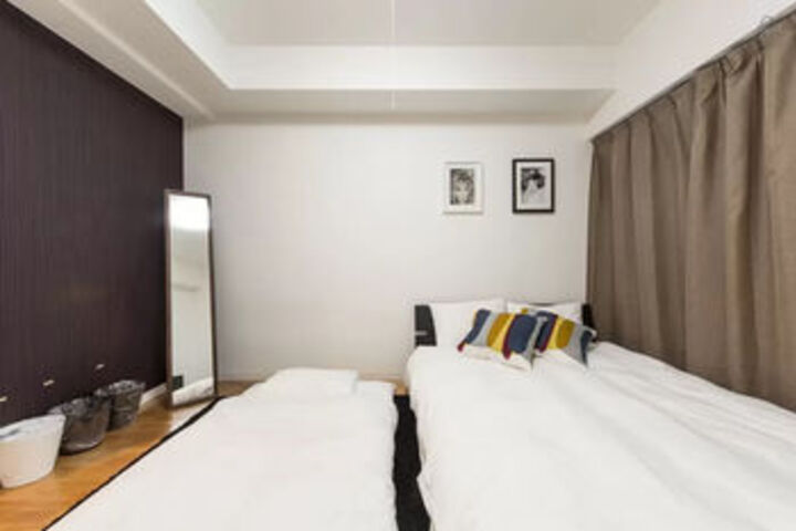 Room 42 of 182