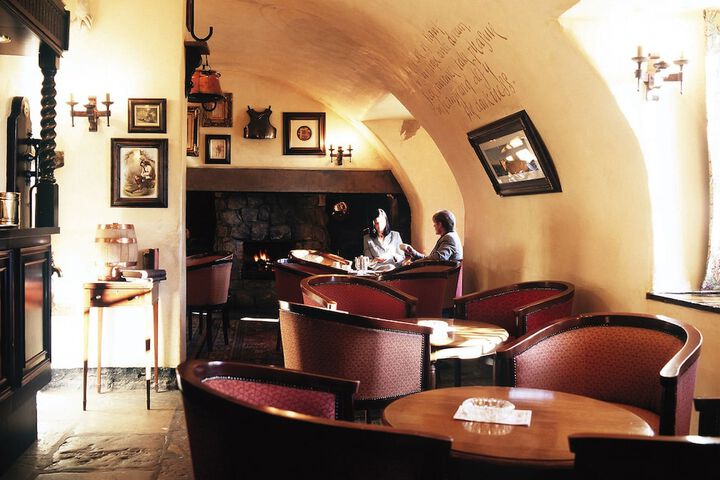 Lounge 62 of 71