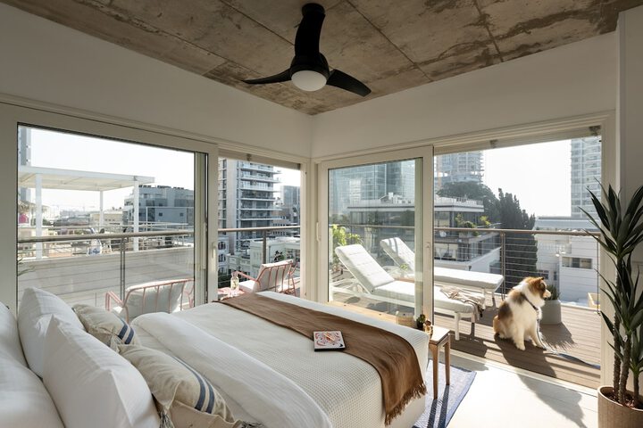 Room 8 of 63