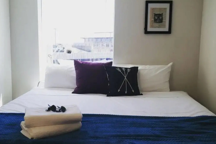 Room 4 of 11