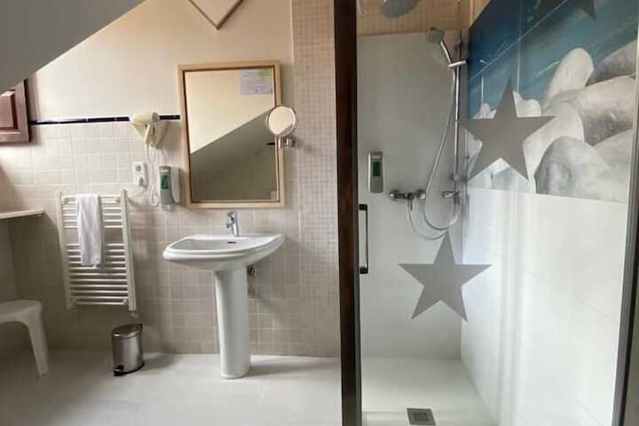 Room 18 of 32