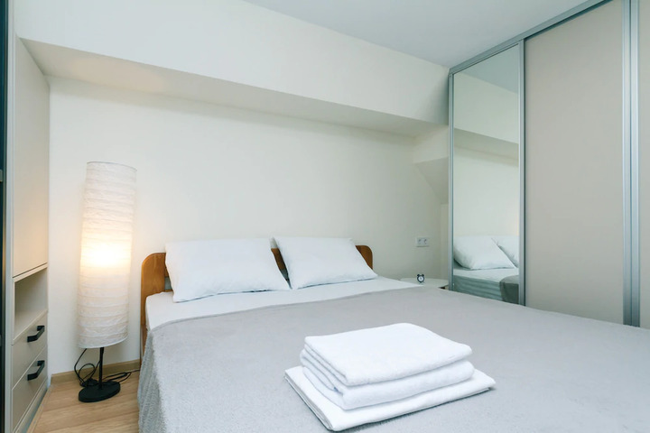 Room 5 of 10
