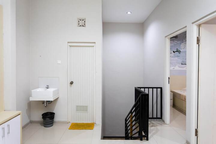 Room 27 of 73