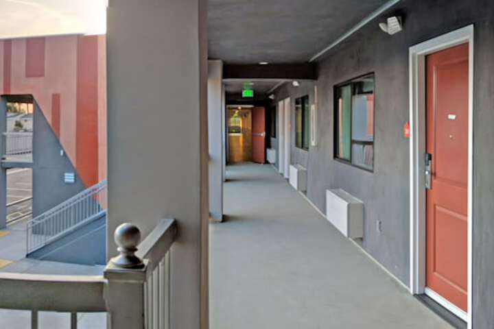 Ballroom/Hall 27 of 32