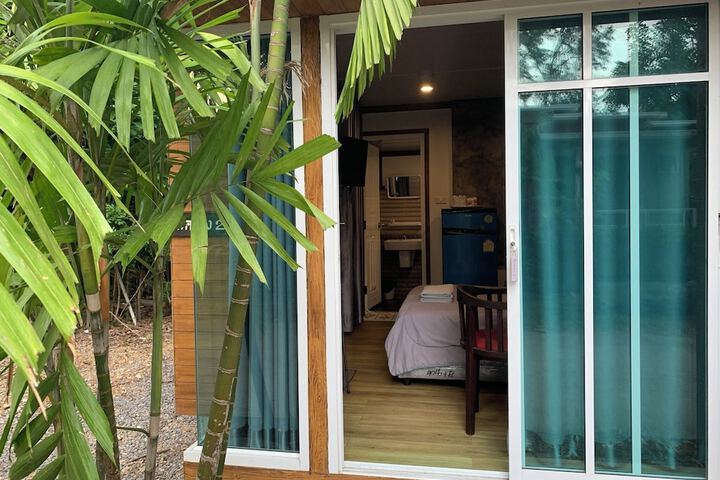 Room 52 of 195