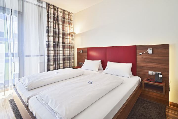 Room 25 of 120