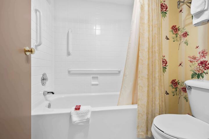 2 Double Beds Microwave and Refrigerator Work Desk WiFi Full Breakfast (2 of 17)
