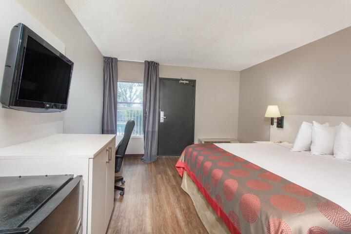 Double Accessible King Size Bed (2 of 9)
