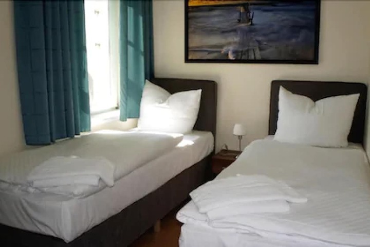 Room 8 of 31