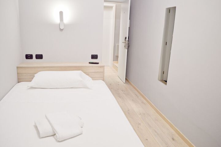 Room 12 of 20