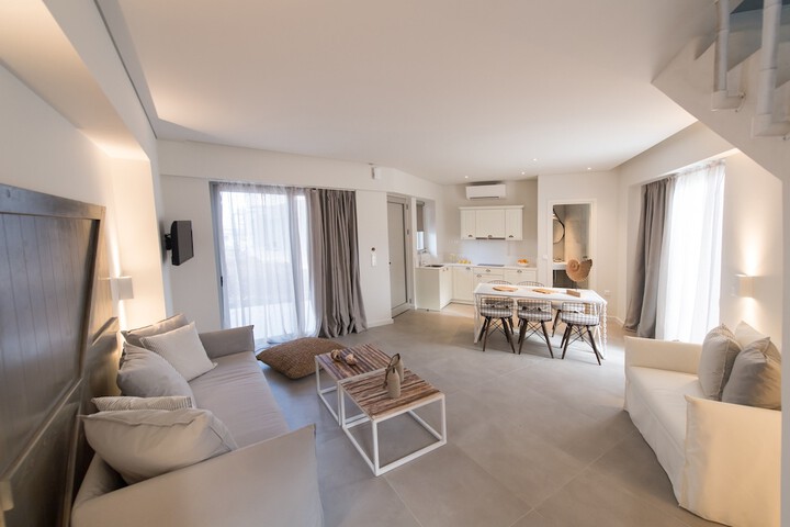 Room 105 of 191