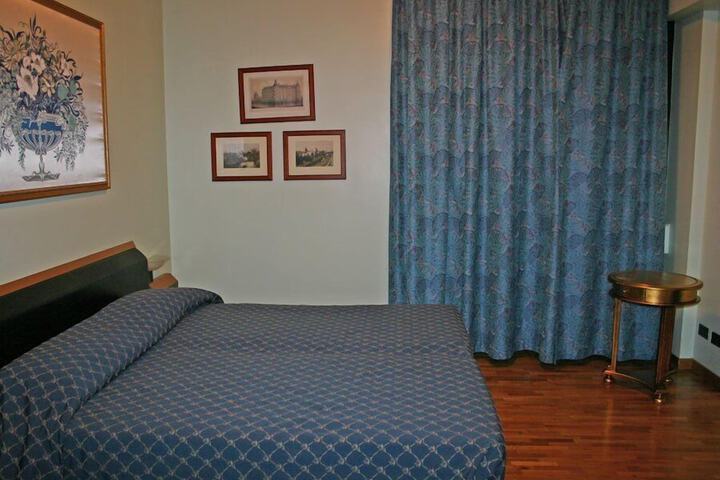 Room 7 of 28