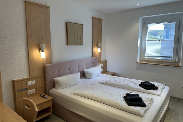 Room 4 of 85