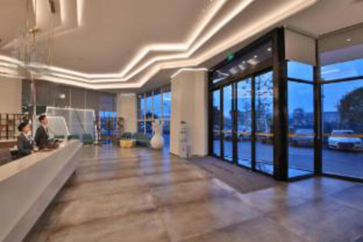 Yibin moon Peninsula Light Hotel(University City & Exhibition Center)