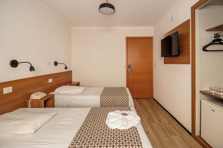 Room 9 of 38
