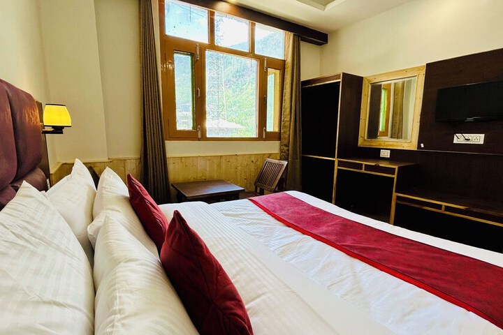 Room 6 of 33